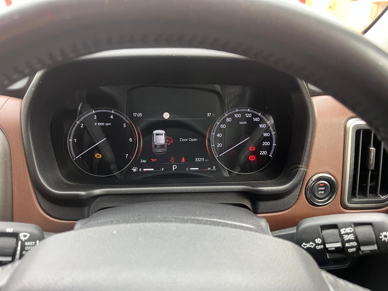 INTERIOR image for SCORPIO-N D AT 2WD Z8L 6S | Hooter