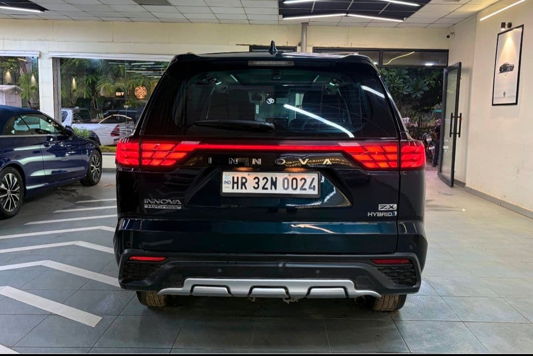 INTERIOR image for INNOVA HYCROSS HYBRID ZX(7S) | Hooter