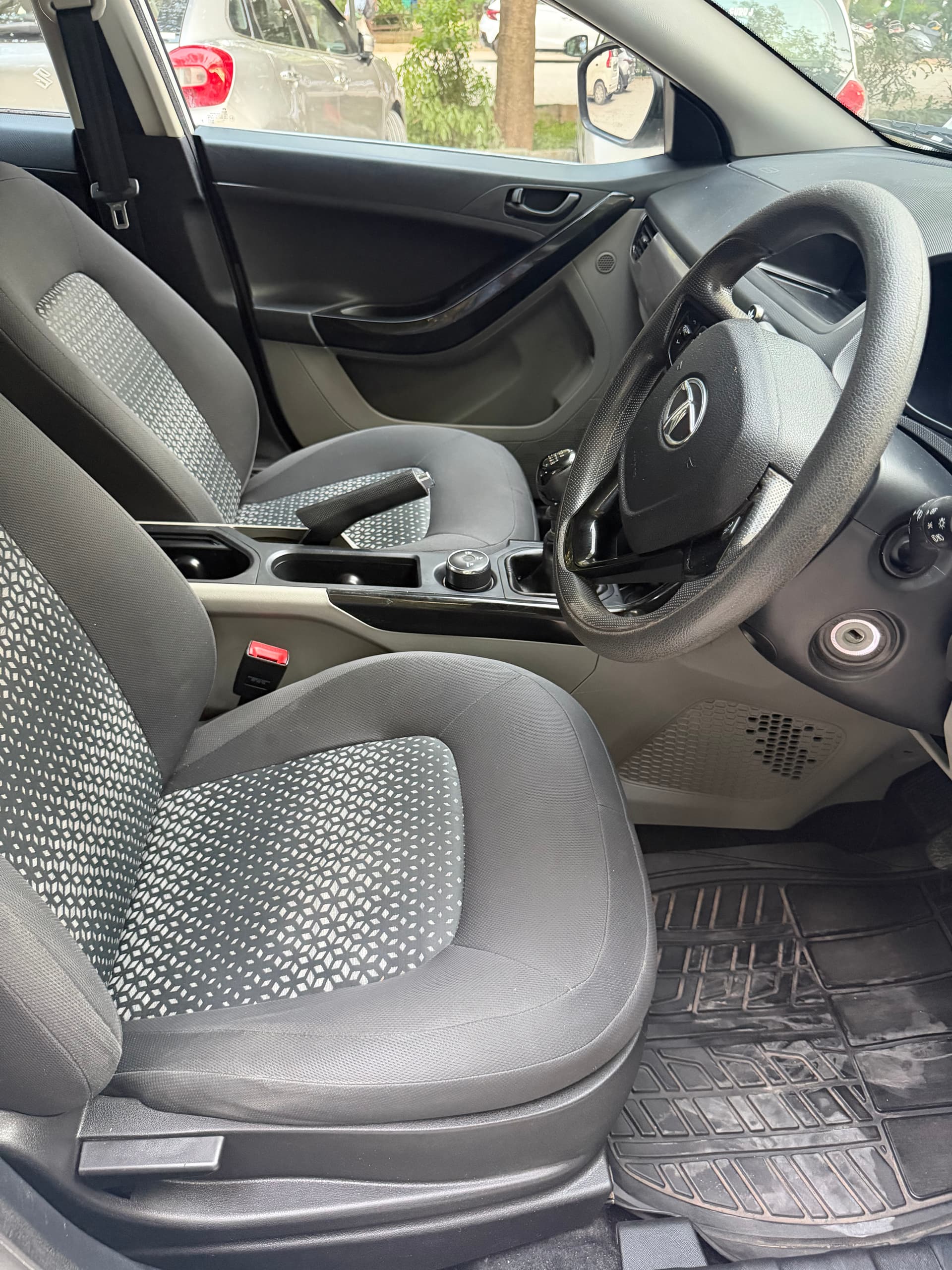 INTERIOR image for TATA NEXON XM 1.2 RTN BS4 | Hooter