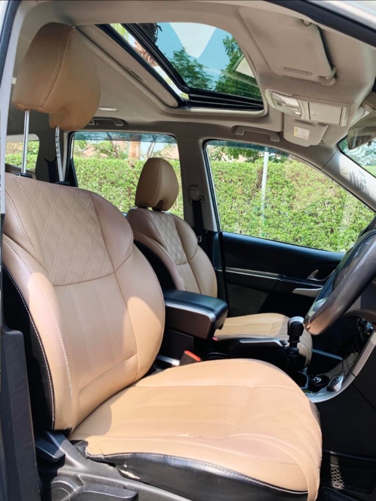 INTERIOR image for MAHINDRA XUV500 FWD W9 | Hooter