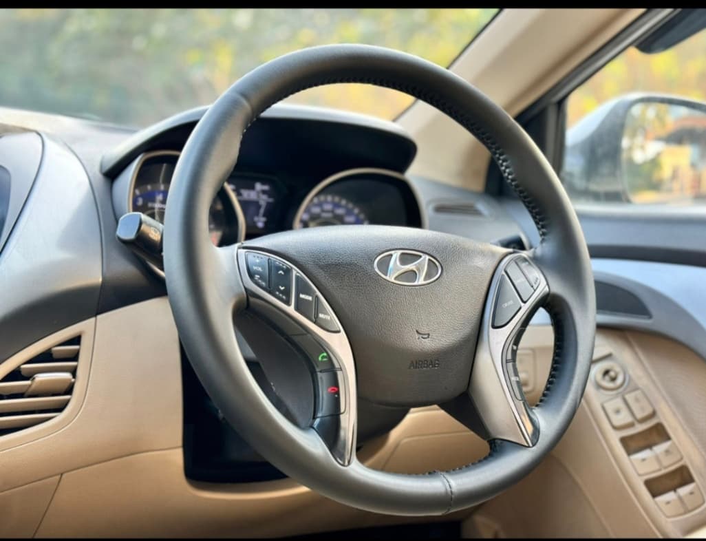 INTERIOR image for NEO ELANTRA VTVT SX 1.8 | Hooter
