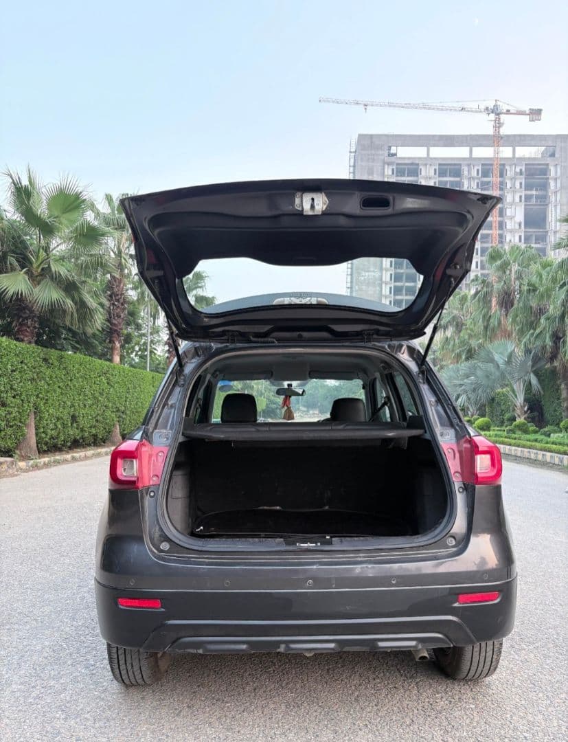 INTERIOR image for V. BREZZA LXI | Hooter