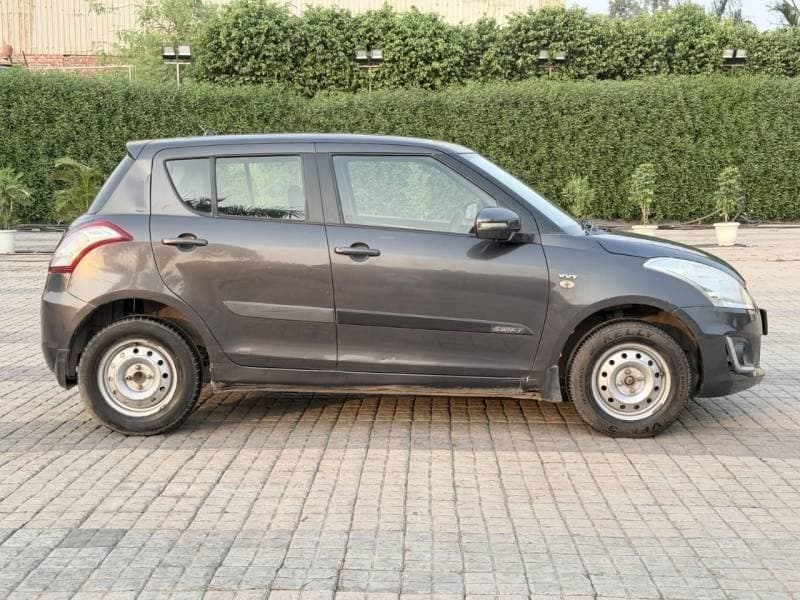 INTERIOR image for MARUTI SWIFT LXI (OPTIONAL) BS | Hooter