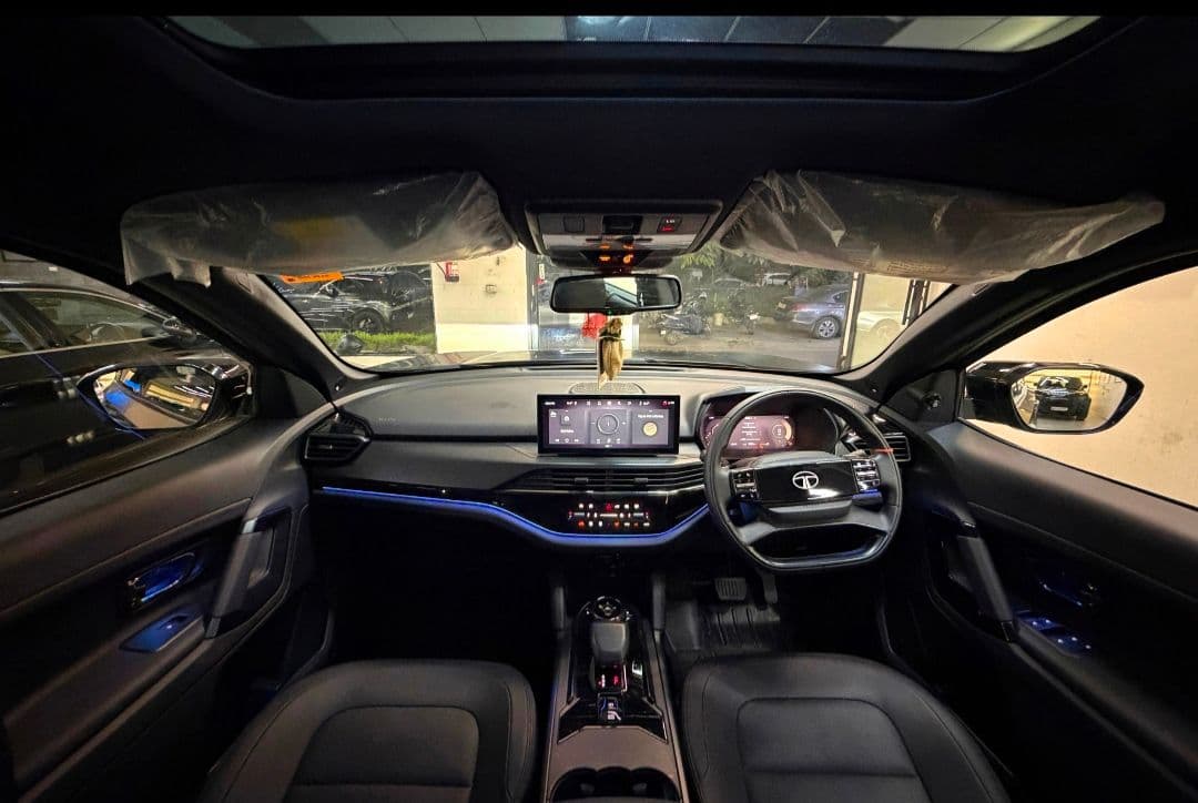 INTERIOR image for SAFARI7S A BS6 D ACC X+ SD | Hooter