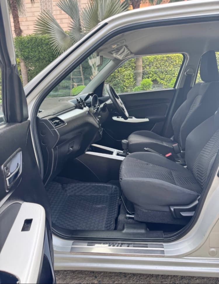 INTERIOR image for MARUTI SWIFT VXI AMT | Hooter