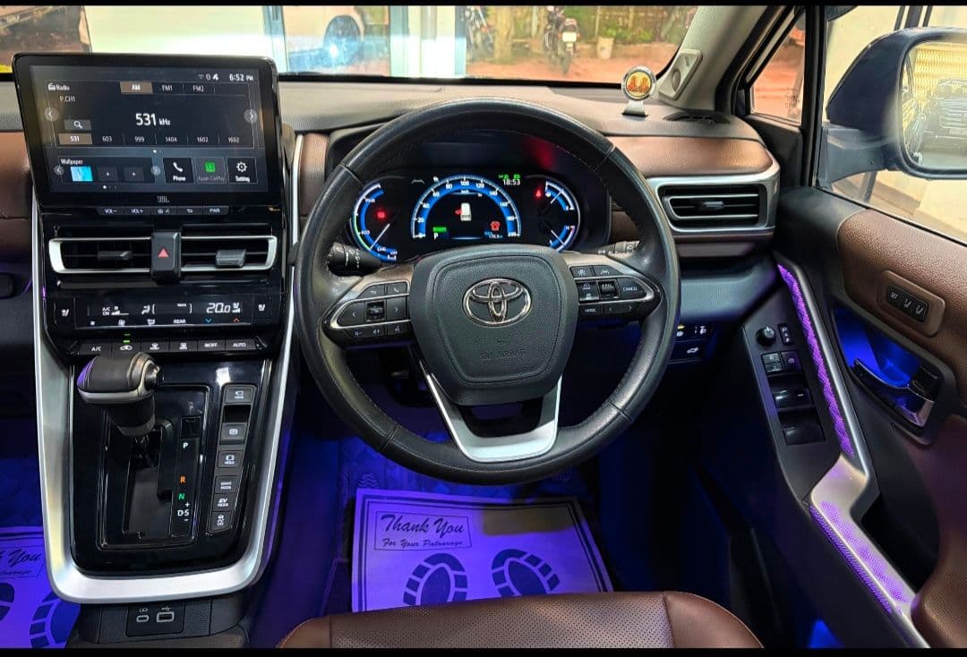 INTERIOR image for INNOVA HYCROSS HYBRID ZX(7S) | Hooter