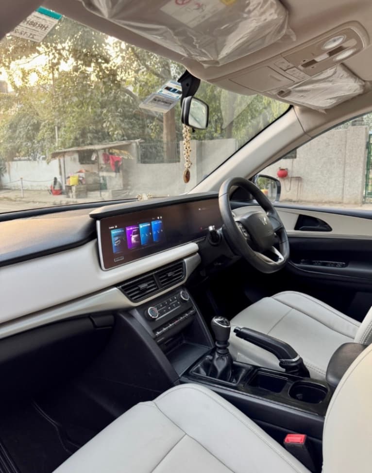 Mahindra Old Generation XUV700