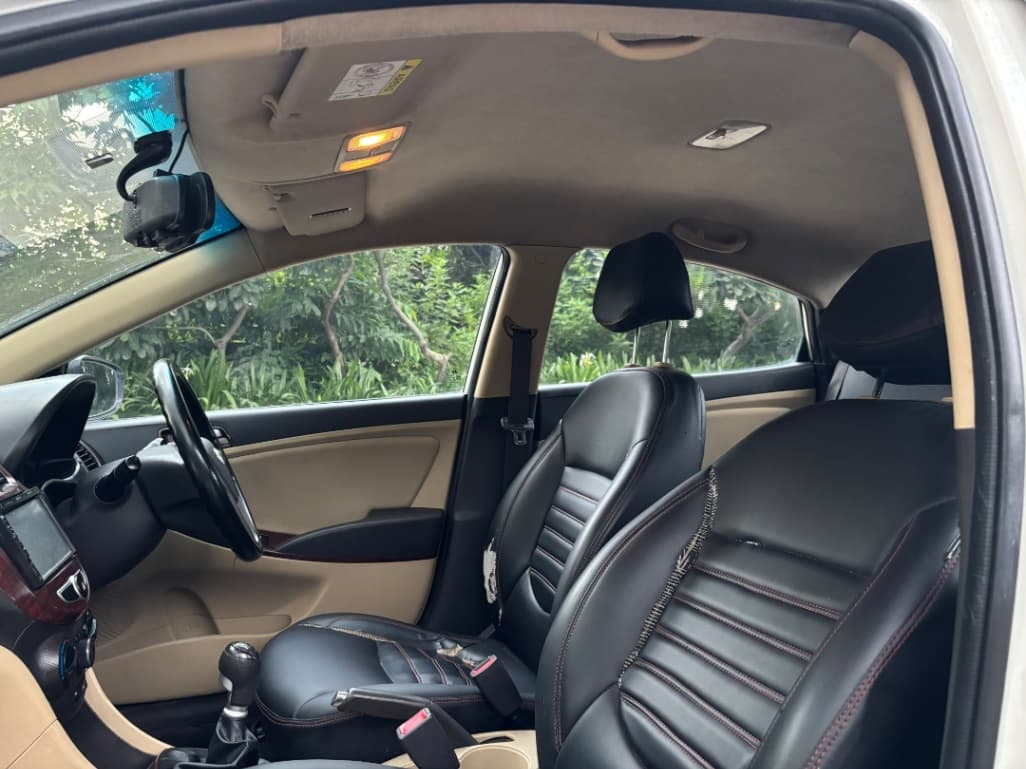 INTERIOR image for VERNA FL VTVT | Hooter