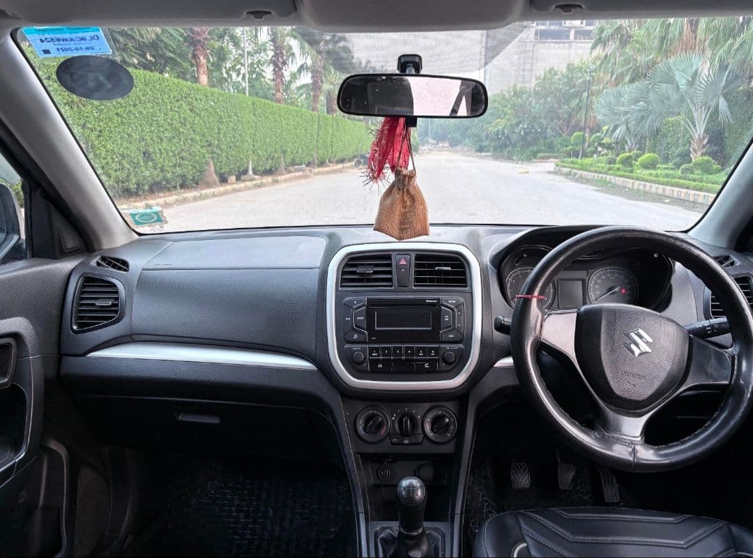 INTERIOR image for V. BREZZA LXI | Hooter