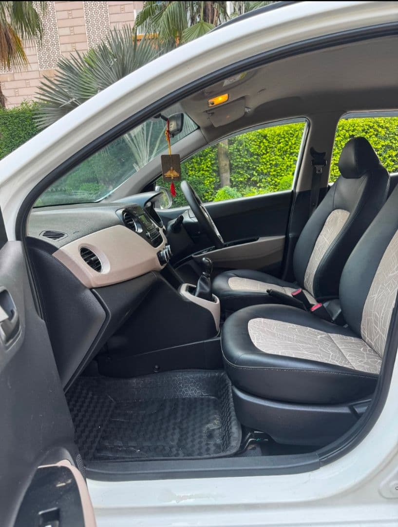 INTERIOR image for GRAND I10 MAGNA 1.2 | Hooter