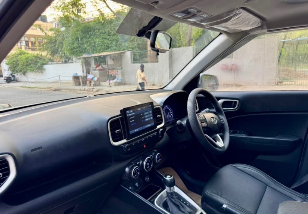 INTERIOR image for VENUE 1.0 TURBO GDI DCT SX+ | Hooter