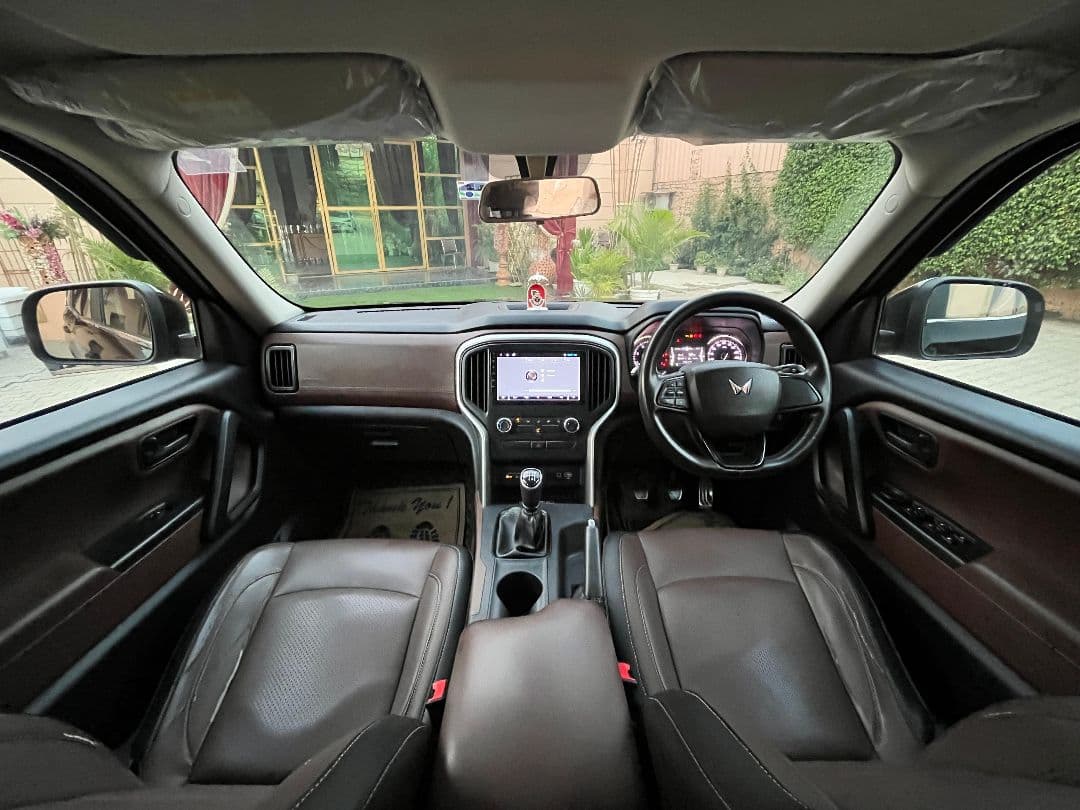 INTERIOR image for SCORPIO-N D MT 2WD Z2 7S | Hooter