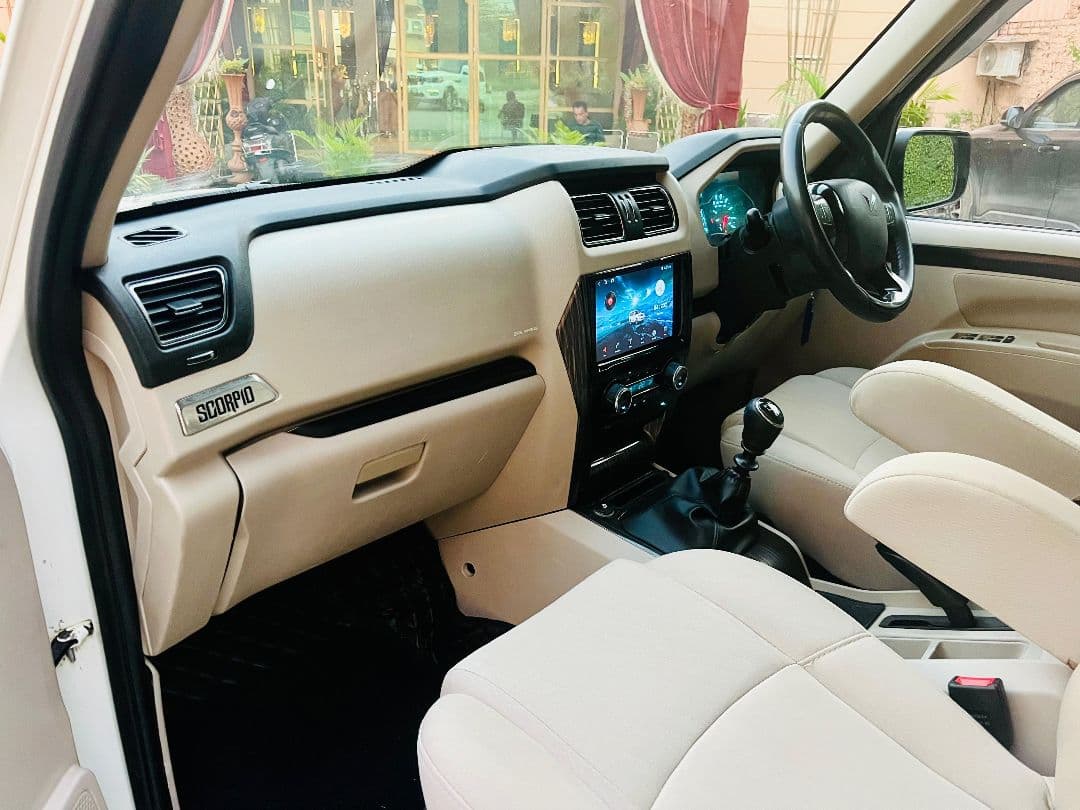 INTERIOR image for SCORPIO CLASSIC S11 MT 7S CC | Hooter