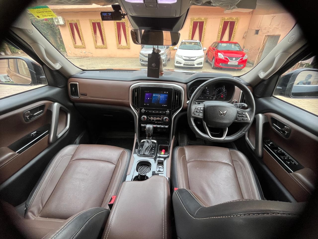 INTERIOR image for SCORPIO-N D AT 2WD Z8L 6S | Hooter