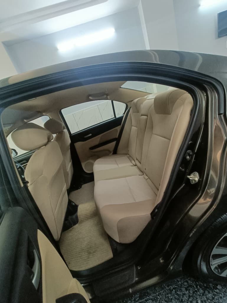 INTERIOR image for AMAZE RDE VX CVT (I-VTEC) | Hooter