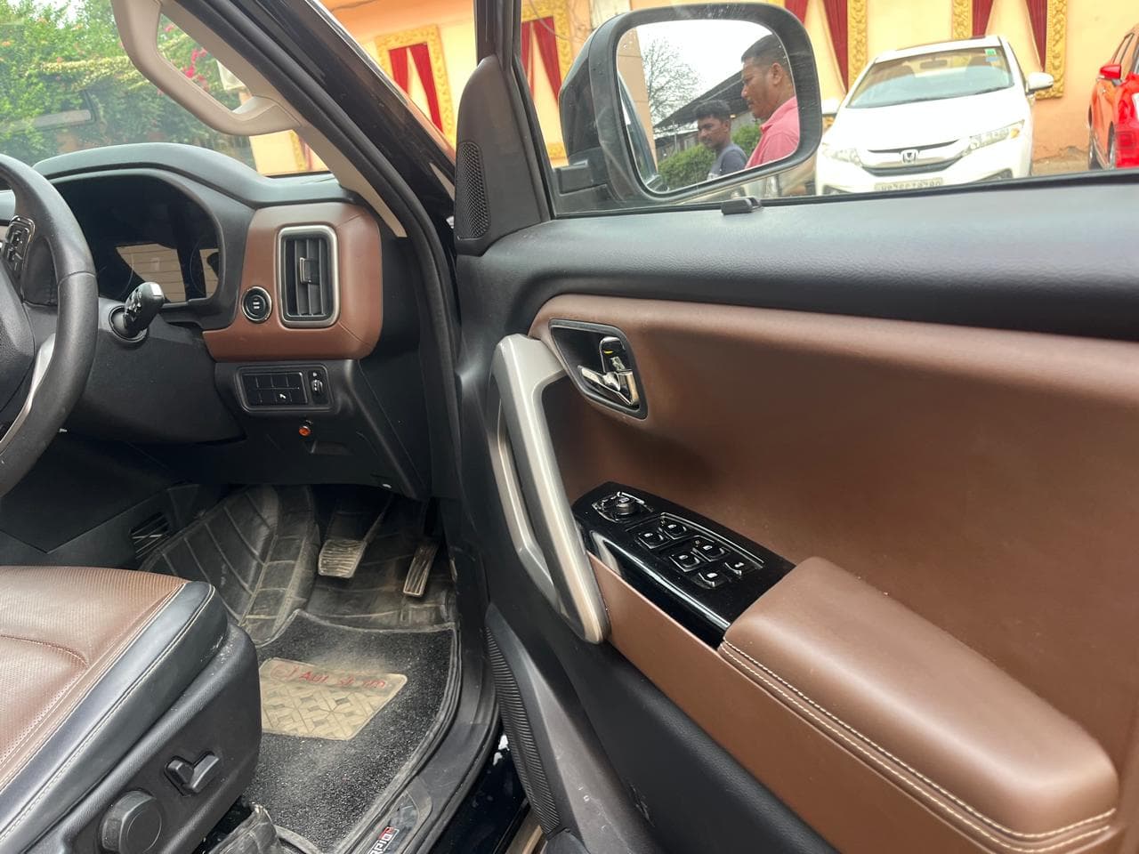 INTERIOR image for SCORPIO-N D AT 2WD Z8L 6S | Hooter
