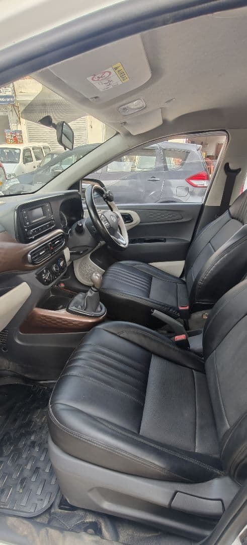INTERIOR image for AURA 1.2MT CNG S | Hooter
