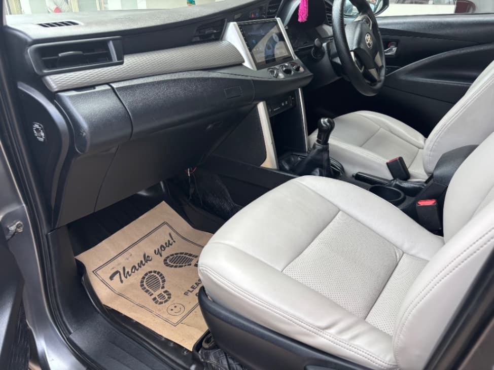 INTERIOR image for INNOVA | Hooter