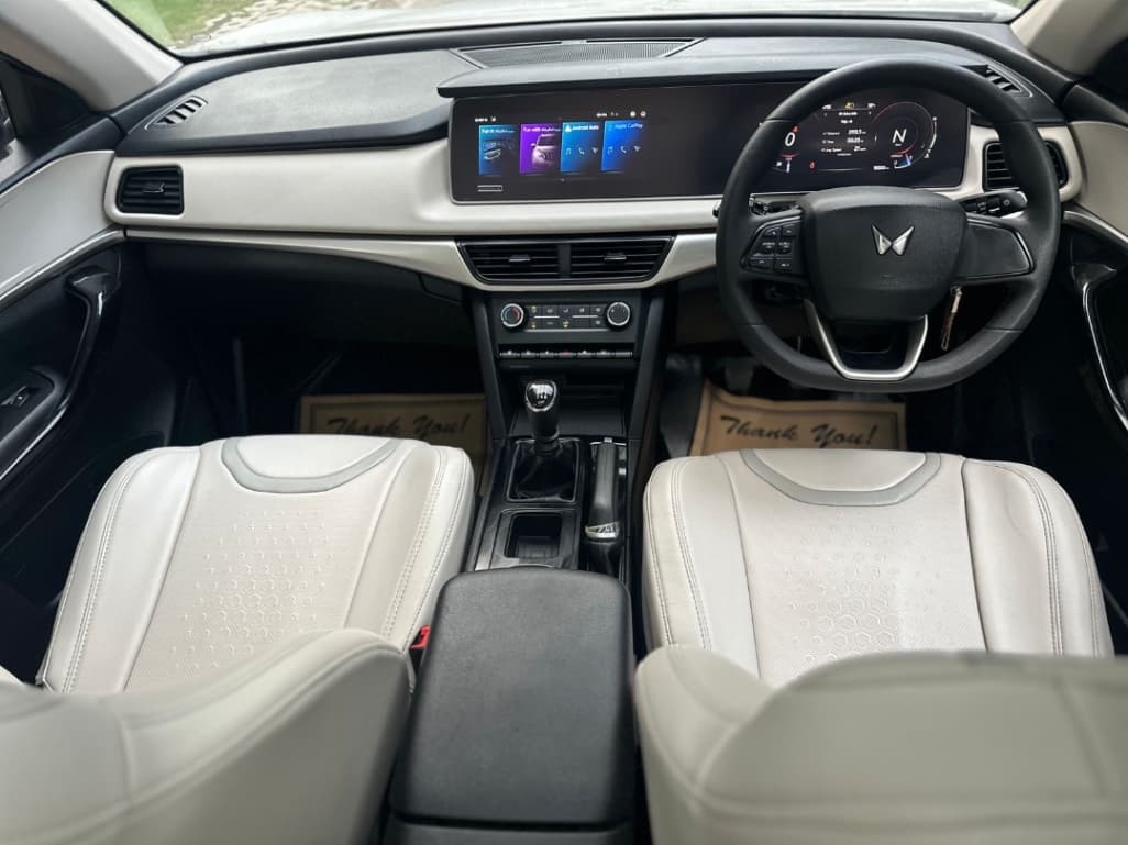 INTERIOR image for XUV700 AX5 PET MT 5 SEATER | Hooter