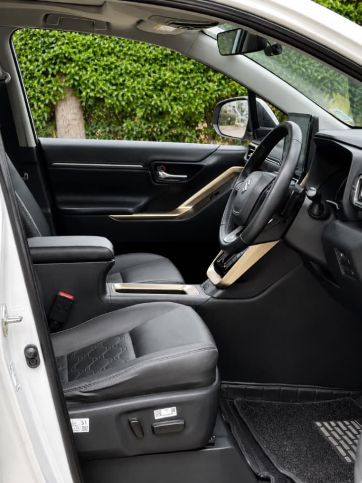 INTERIOR image for INVICTO STRONG HYBRID ALPHA+7S | Hooter