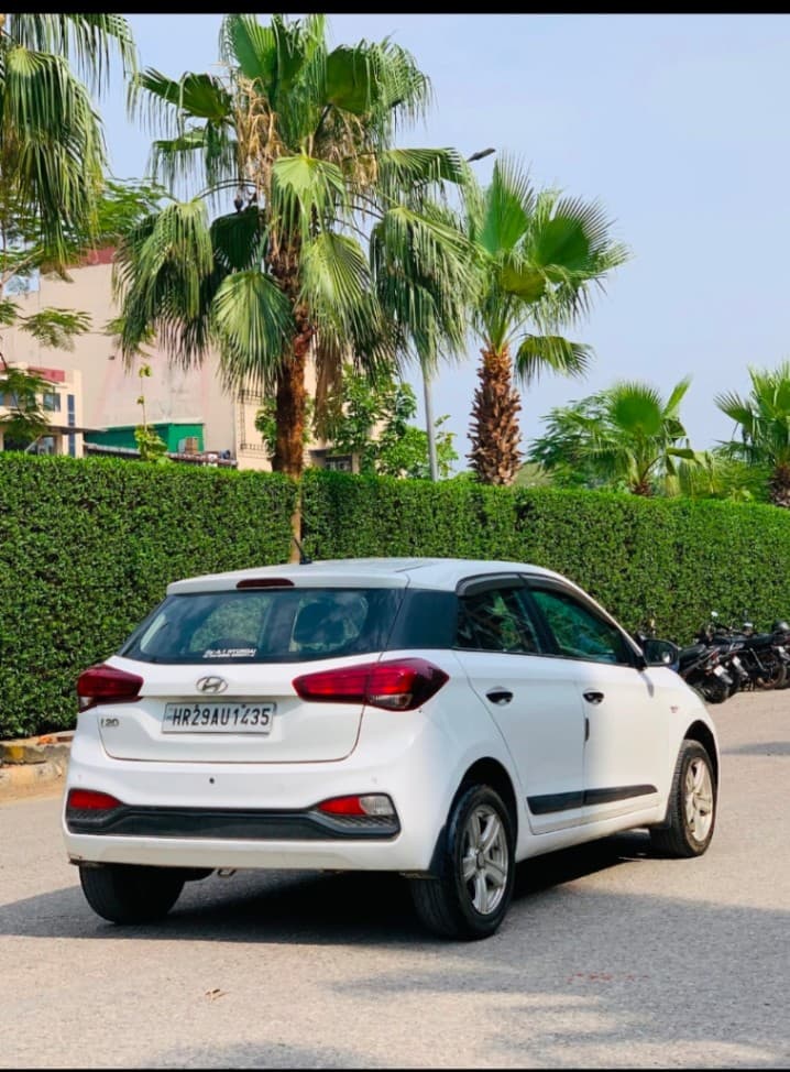 INTERIOR image for I20 ERA VTVT | Hooter