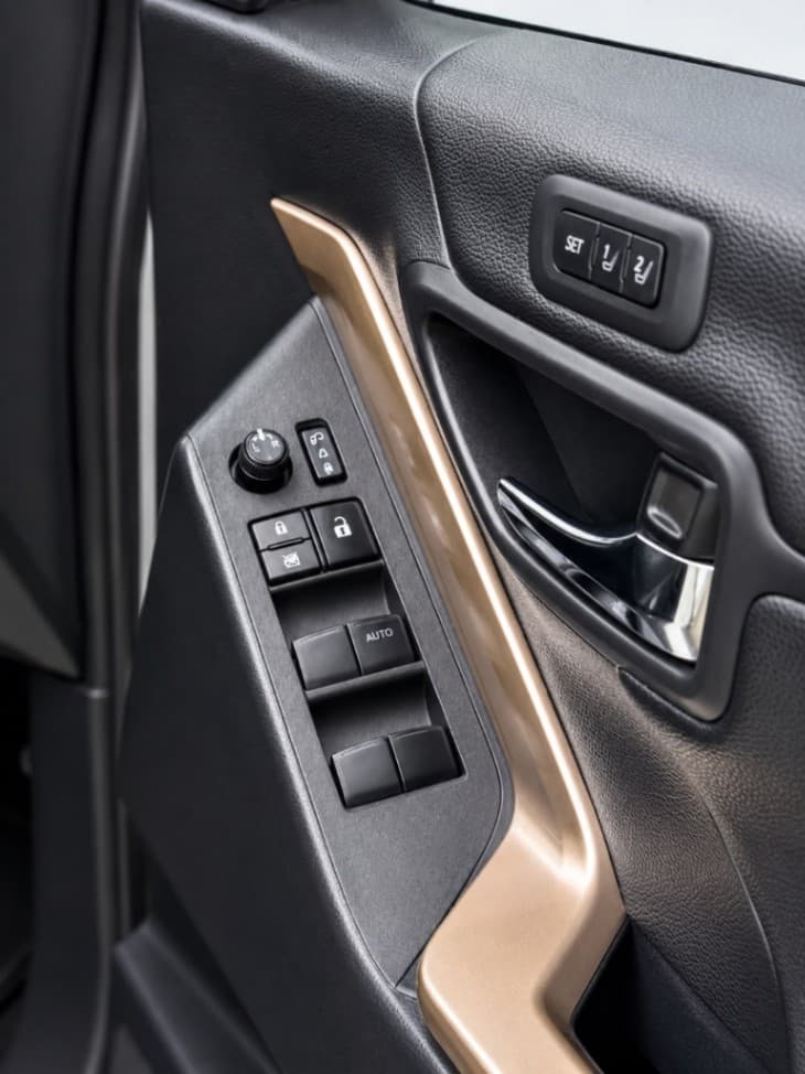 INTERIOR image for INVICTO STRONG HYBRID ALPHA+7S | Hooter