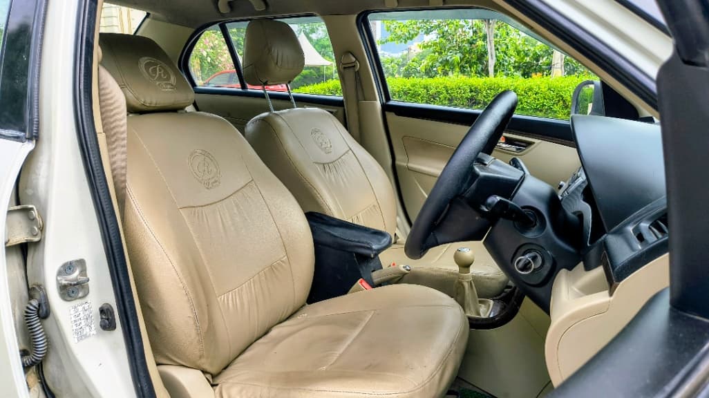 INTERIOR image for MARUTI SWIFT DZIRE VXI (O) | Hooter