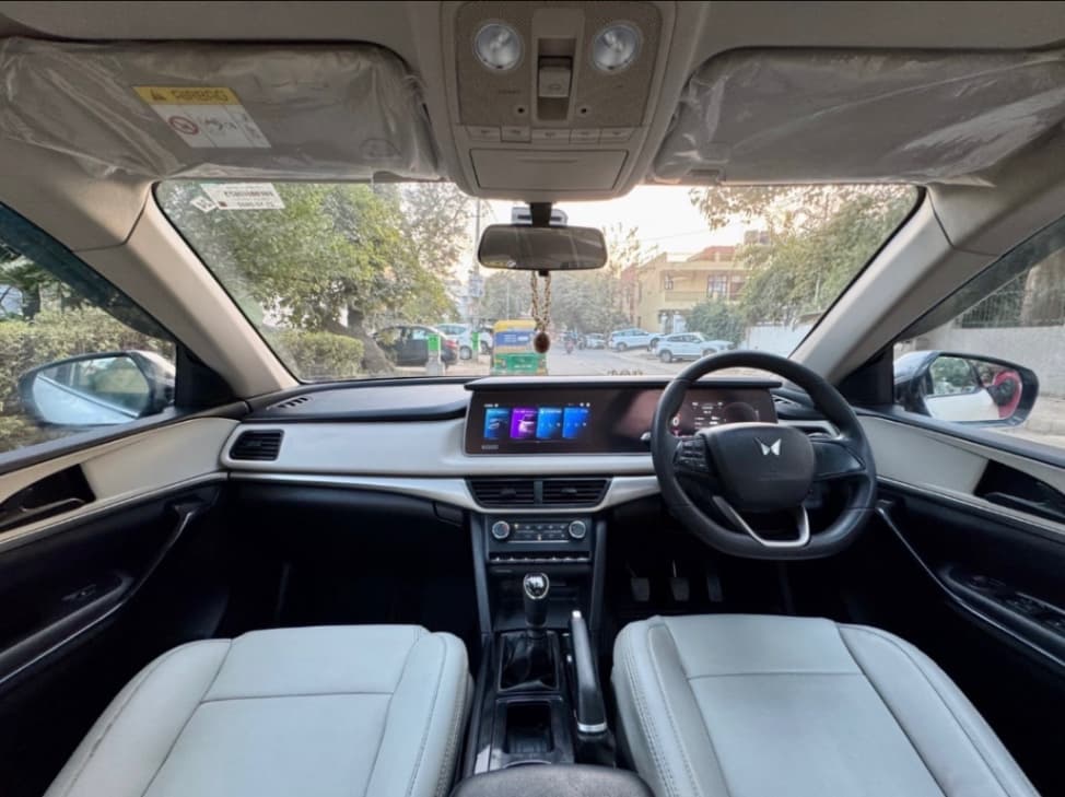 Mahindra Old Generation XUV700