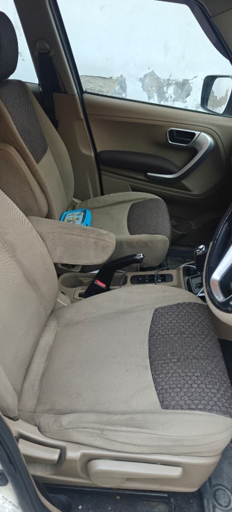 INTERIOR image for TUV300 [2015-2019] | Hooter