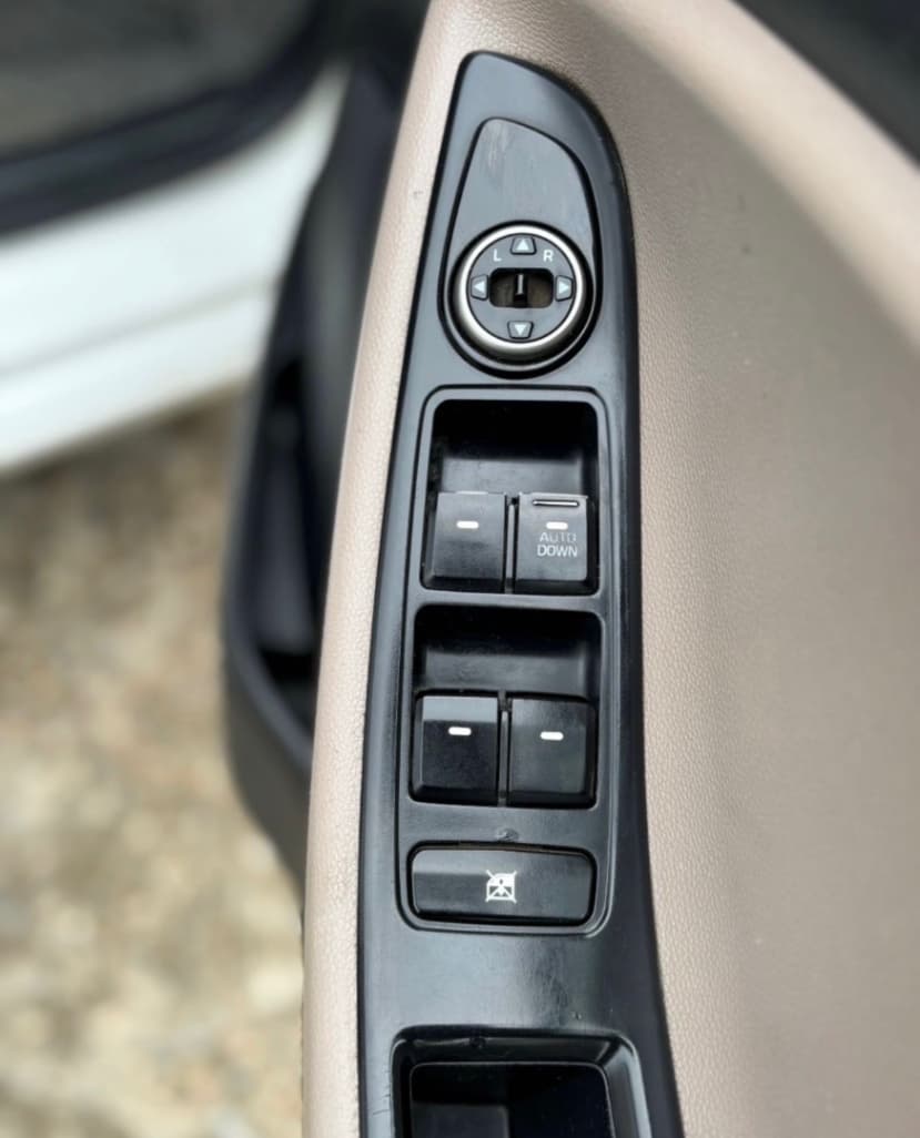 INTERIOR image for INNOVA CRYSTA 2.7 G | Hooter
