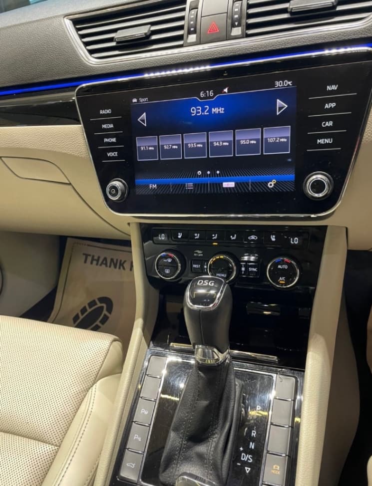 INTERIOR image for SUPERB L & K (132 KW, TSI)