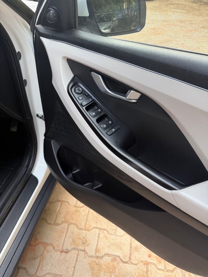 INTERIOR image for CRETA 1.5 CRDI MT E | Hooter
