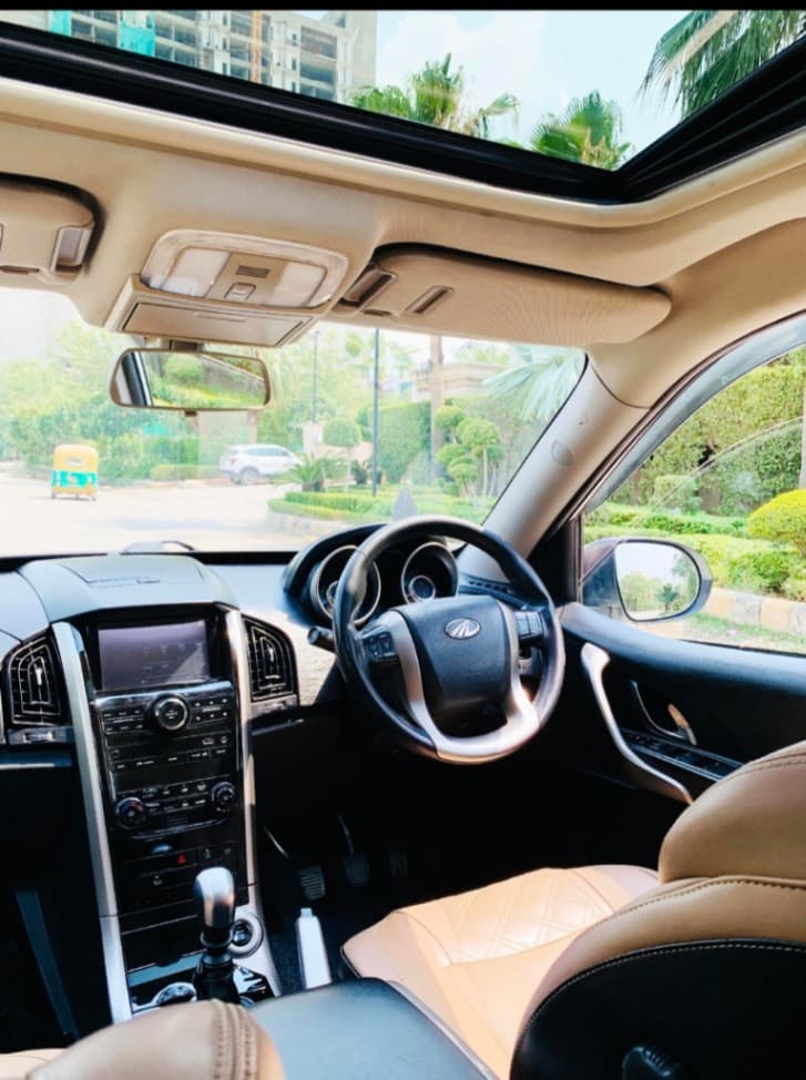INTERIOR image for MAHINDRA XUV500 FWD W9 | Hooter