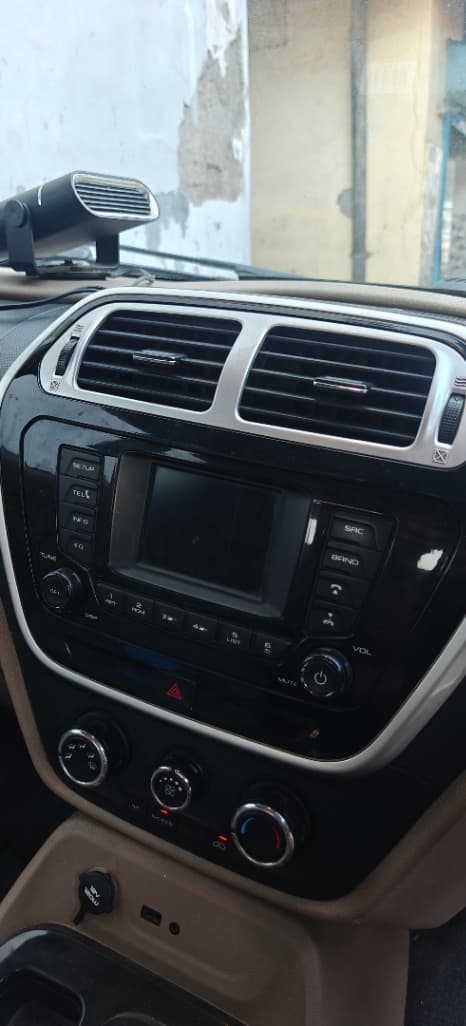 INTERIOR image for TUV300 [2015-2019] | Hooter