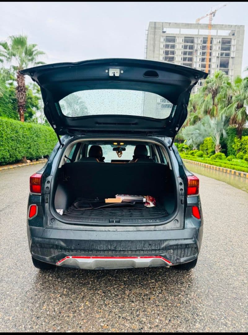 INTERIOR image for SELTOS G1.5 6MT HTK | Hooter