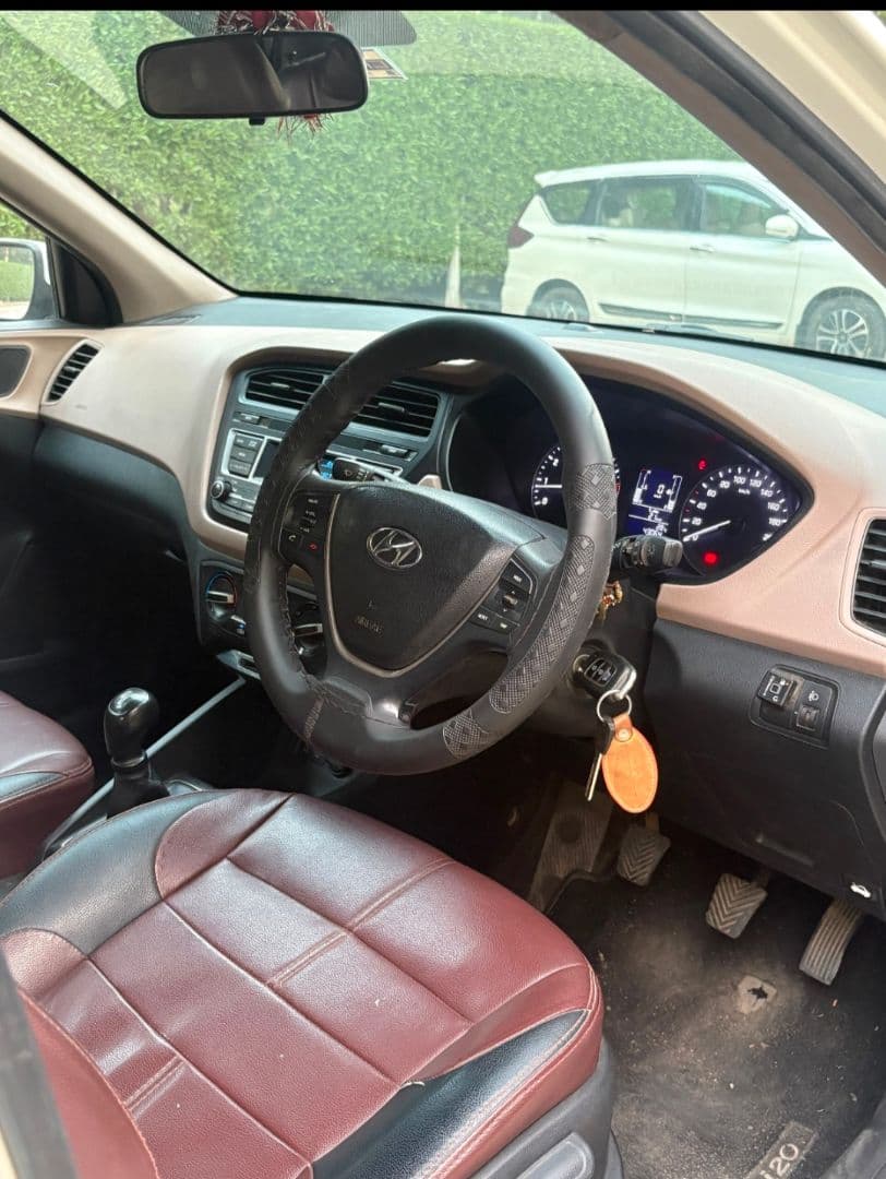 INTERIOR image for I20 SPORTZ VTVT | Hooter