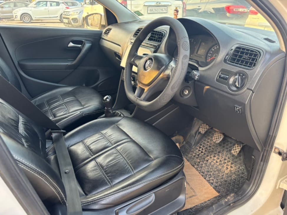 INTERIOR image for VW POLO 1.0L MPI 56KW MT-CL | Hooter