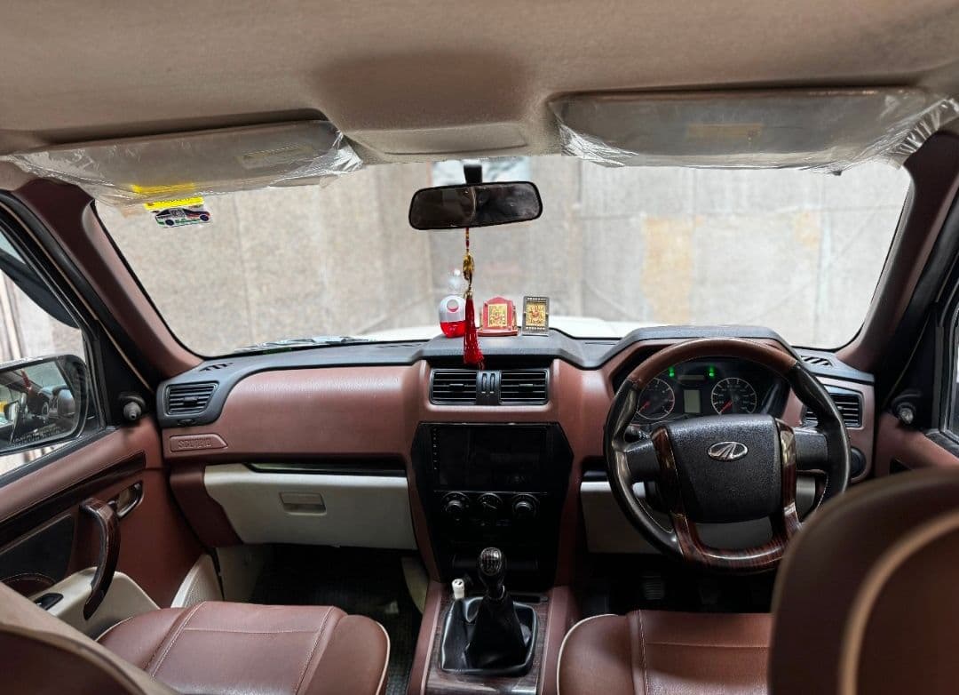 INTERIOR image for MAHINDRA SCORPIO S5 MH 2W 140 | Hooter