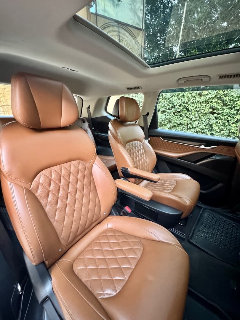 INTERIOR image for GLOSTER DE 4X4 6 SEAT SAVVY | Hooter
