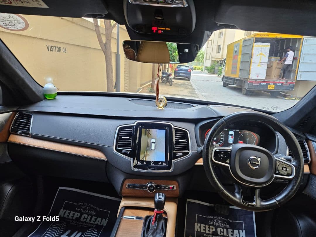 INTERIOR image for VOLVO XC90 D5 | Hooter