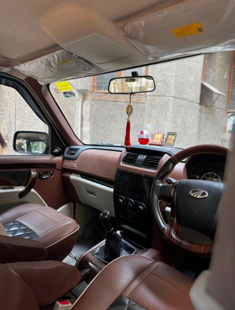 INTERIOR image for MAHINDRA SCORPIO S5 MH 2W 140 | Hooter