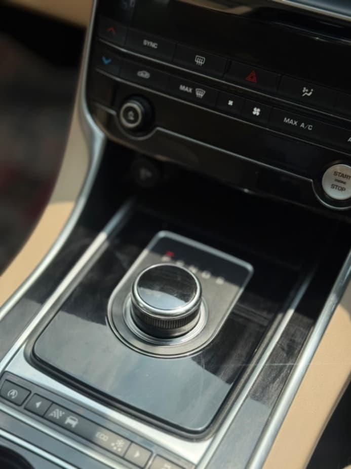 INTERIOR image for JAGUAR XE 2.0L DIESEL PRESTIGE | Hooter