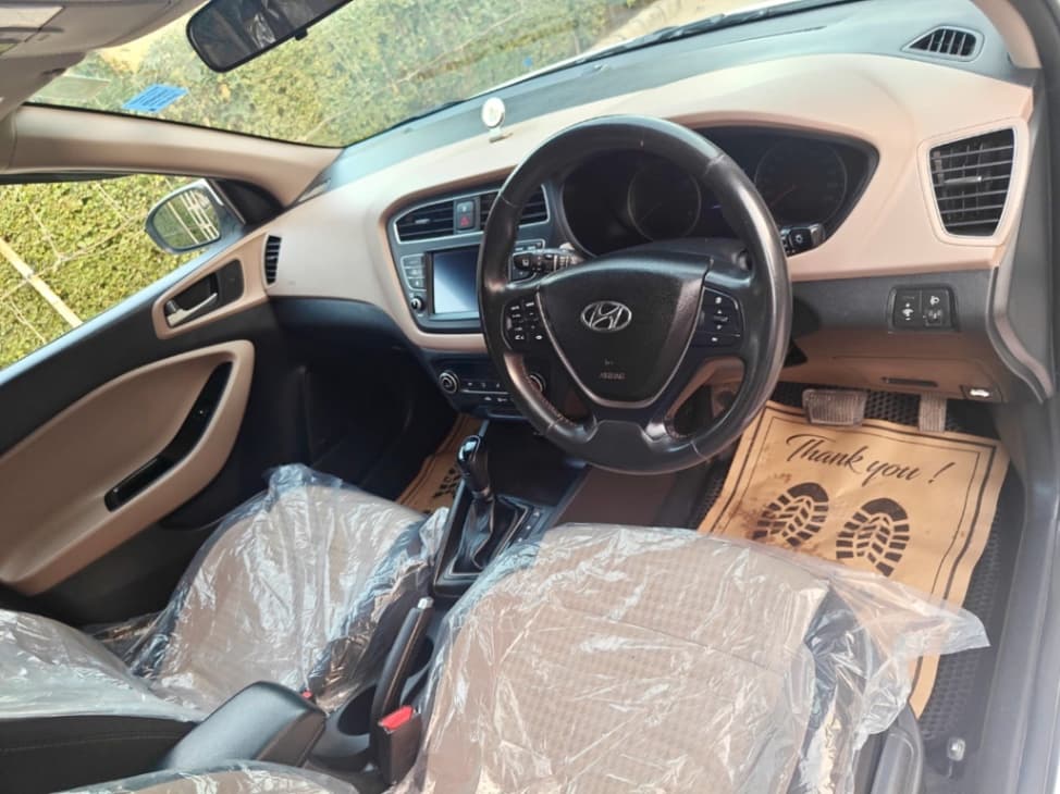 INTERIOR image for I20 | Hooter