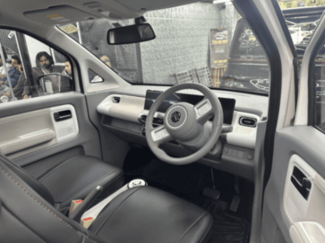 INTERIOR image for COMET EV PLAY | Hooter