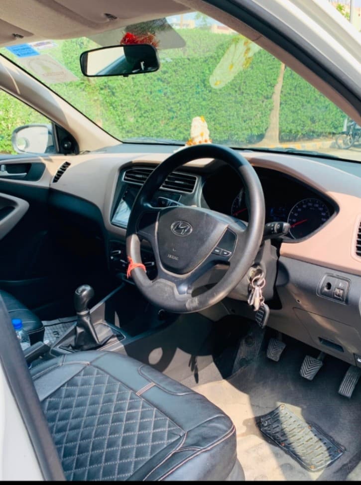 INTERIOR image for I20 ERA VTVT | Hooter