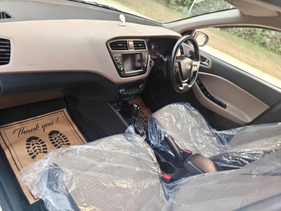 INTERIOR image for I20 | Hooter