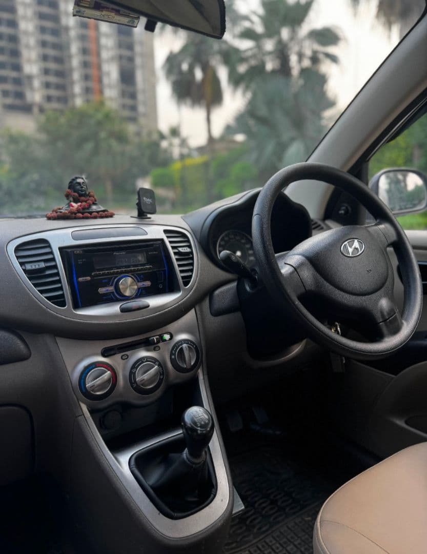 INTERIOR image for i10 Era Met BS-1V | Hooter