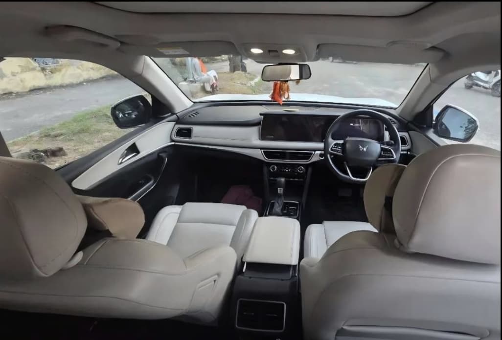 INTERIOR image for XUV700 | Hooter