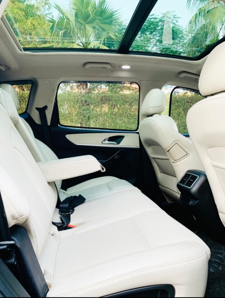 Mahindra Old Generation XUV700 | Hooter