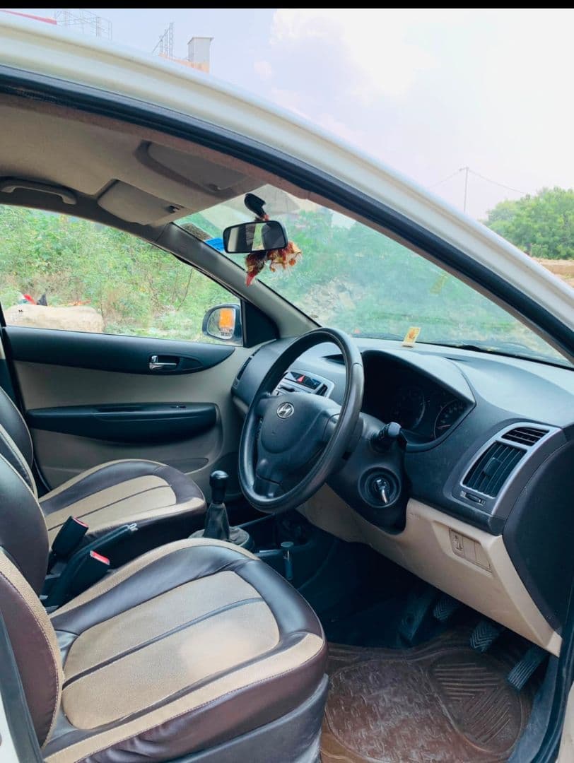 INTERIOR image for i20 Magna (O) | Hooter